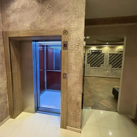 Elegant Near - Terrace & Parking *